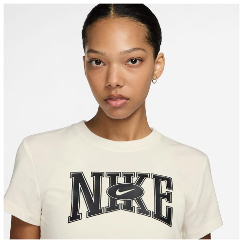 Nike Γυναικεία κοντομάνικη μπλούζα Sportswear Slim Cropped Tee